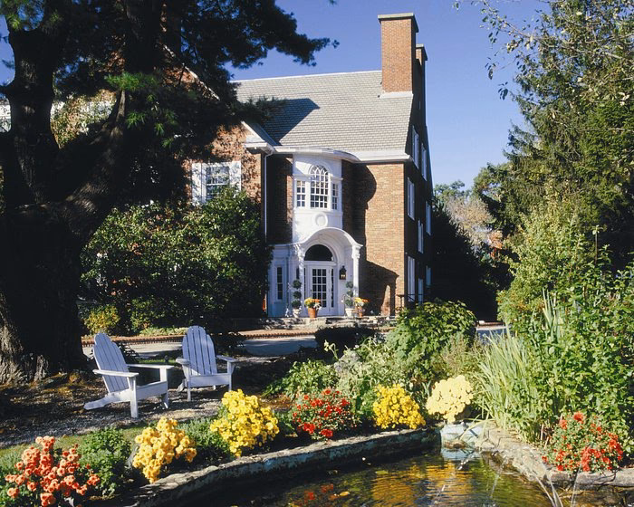 What treatments are offered at the Norwich Spa?