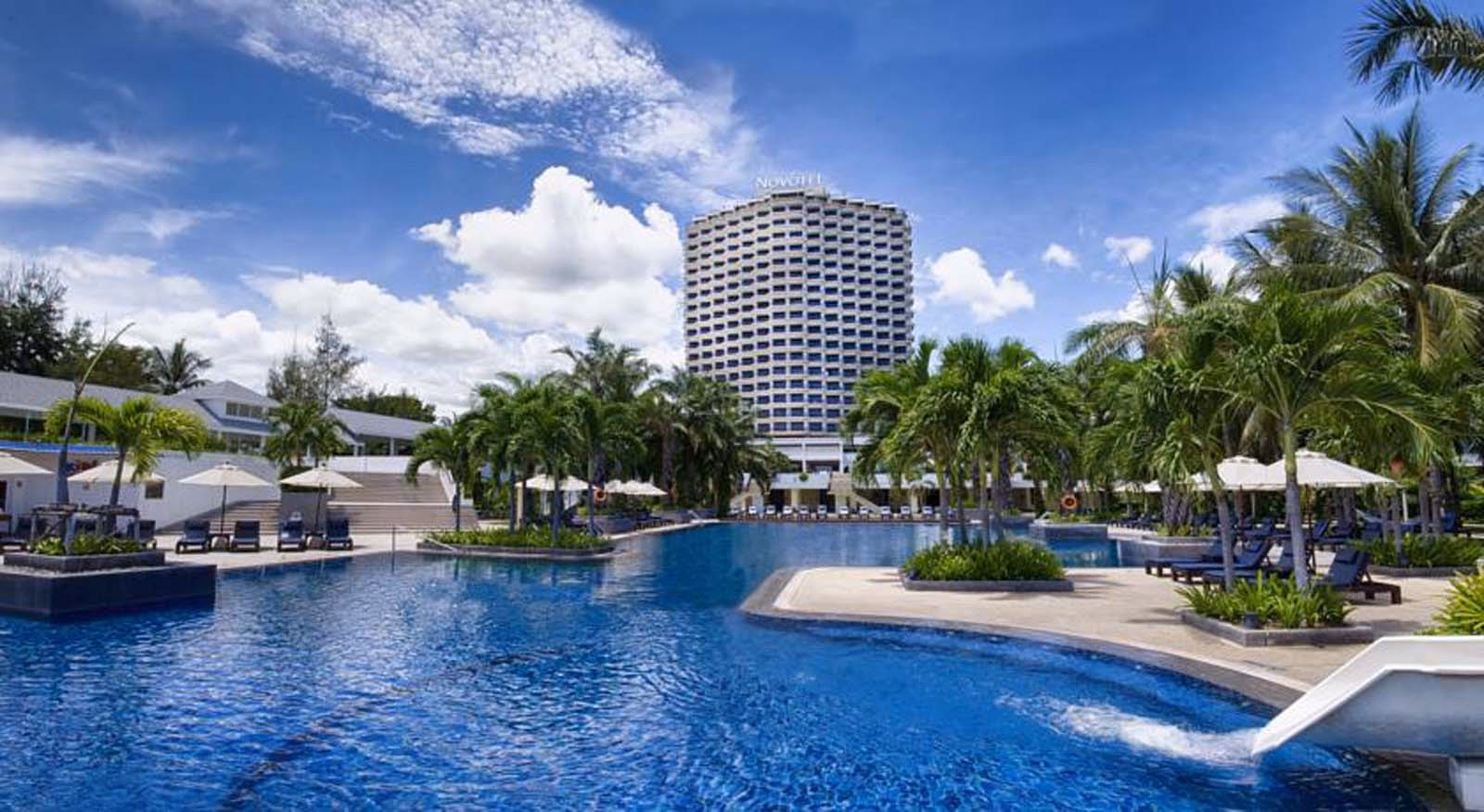 Does Novotel Hua Hin Cha am have a beach?