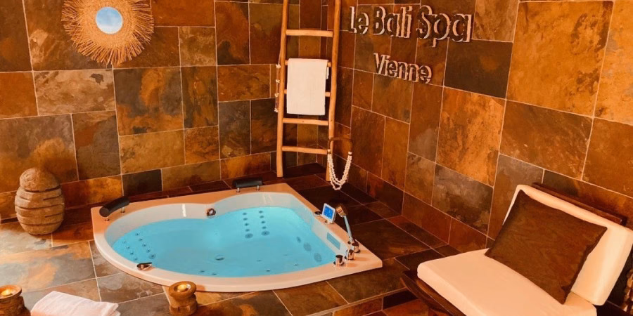 Pourquoi choisir Nuit et Spa pour un séjour romantique?