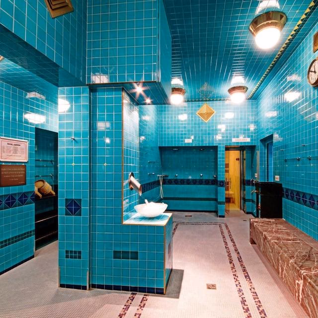 Was bietet das Hallenbad Olympisches Dorf?