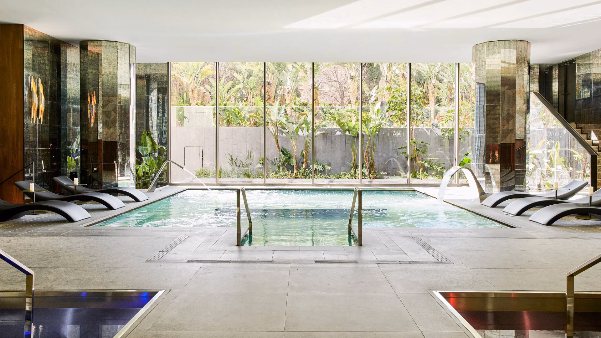 What is Oasis Salon & Day Spa?