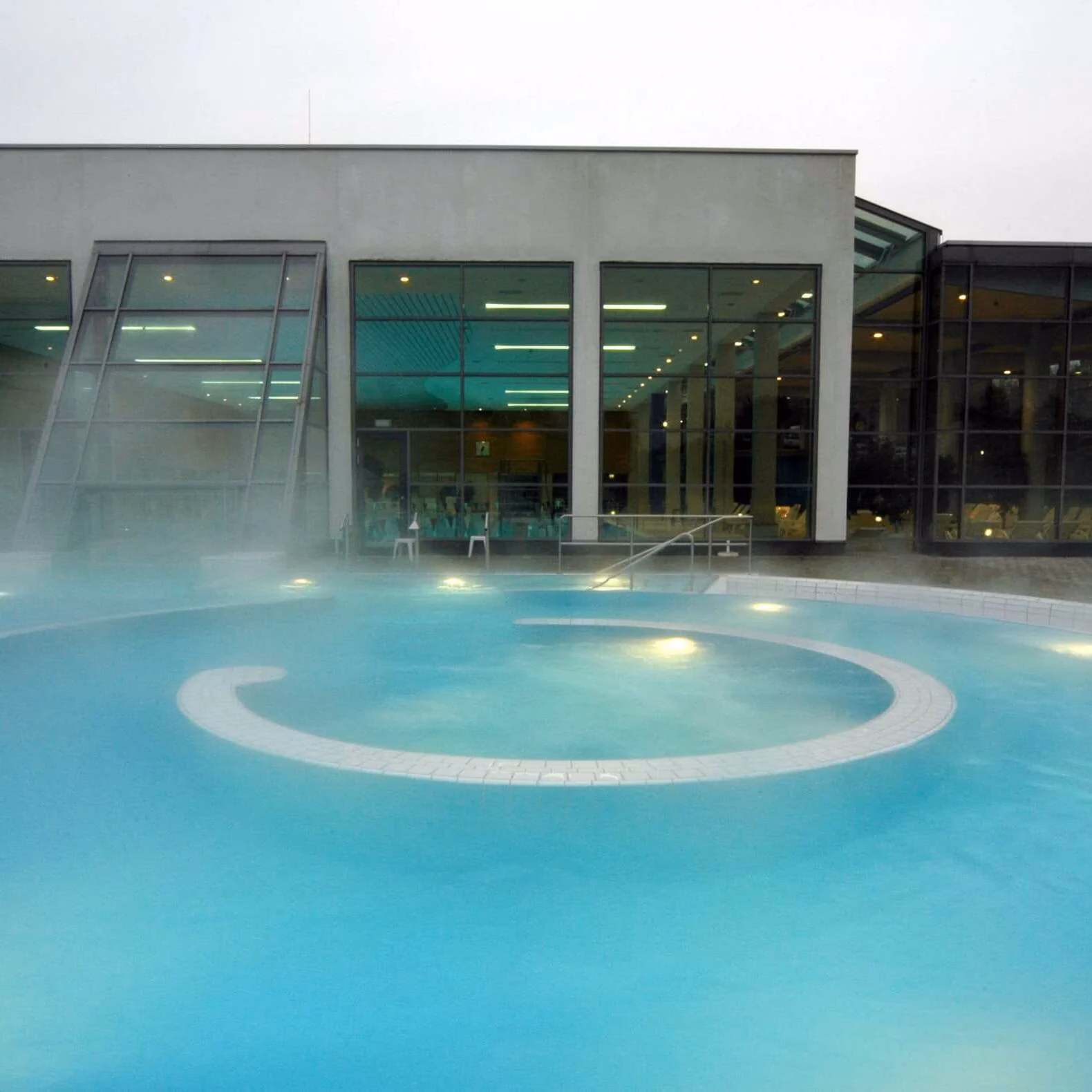 Wo befindet sich das Hallenbad in München?