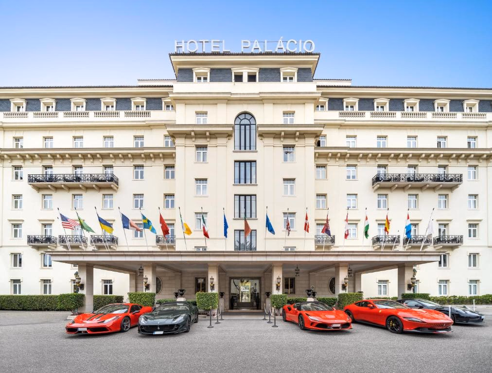 Does Palácio Estoril have a golf course?