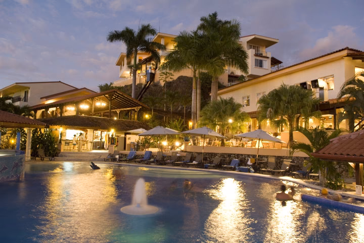 Is Parador a good resort in Manuel Antonio?