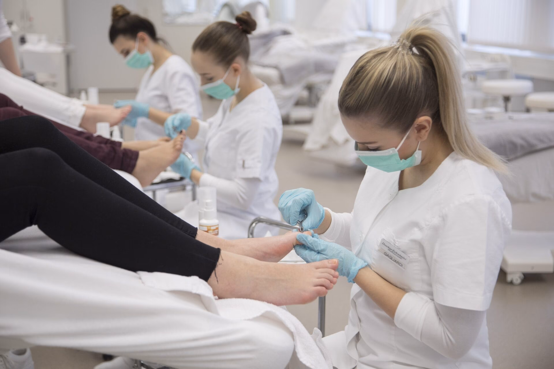 Wie lange dauert die Ausbildung in der kosmetischen Fußpflege?