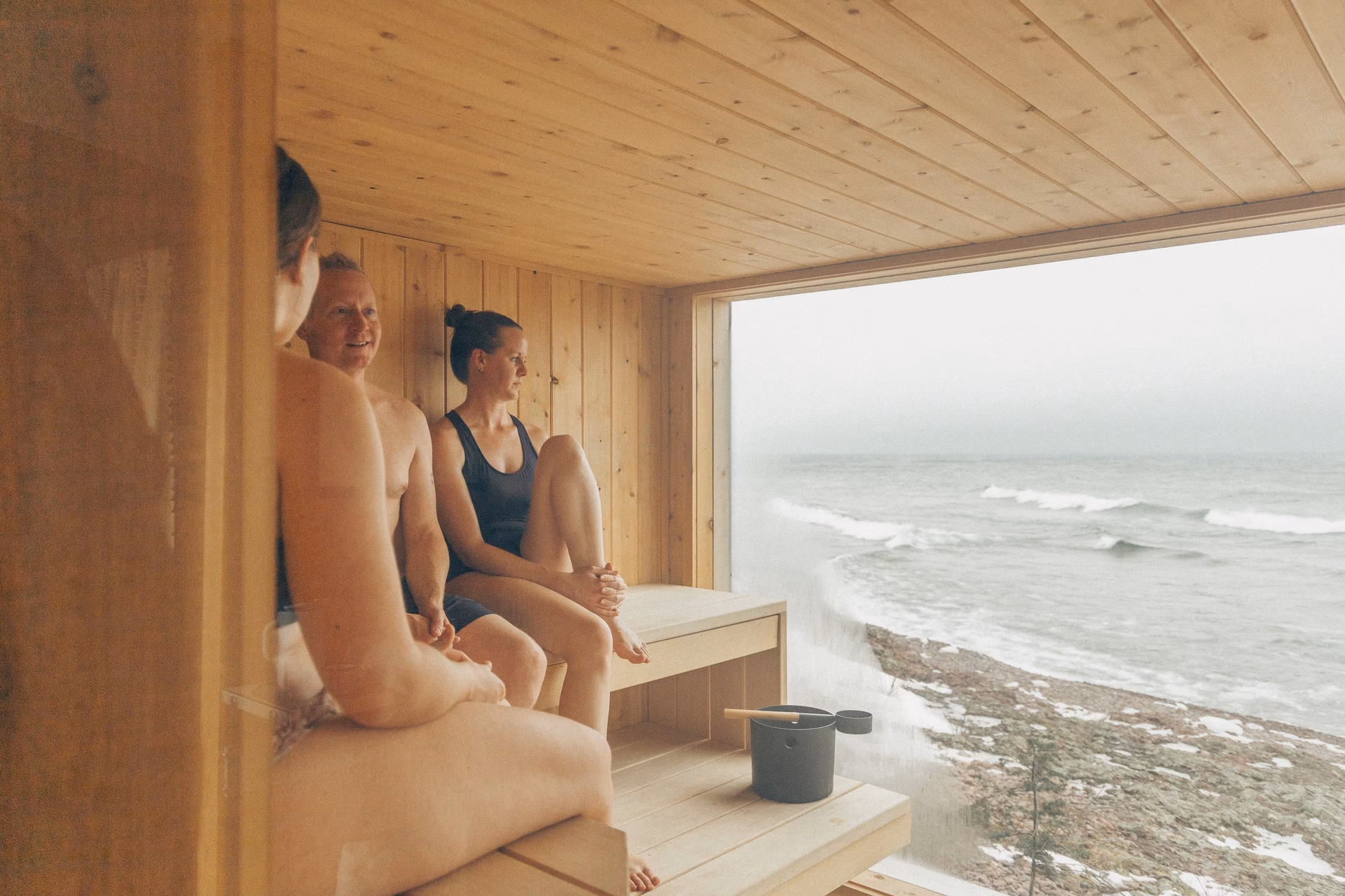 Which saunas are open every day?