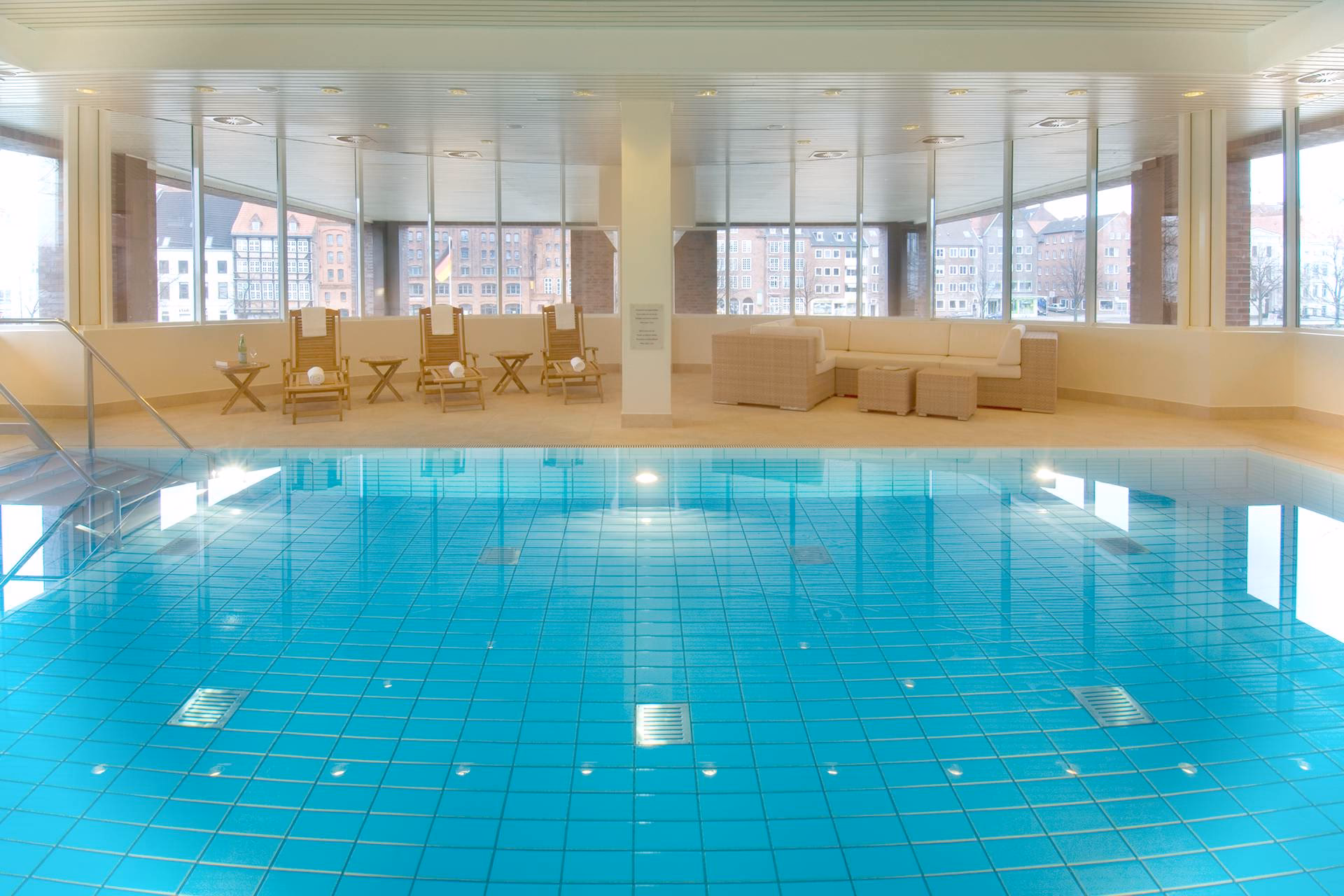 Wie tief ist das Schwimmbad in Lübeck?