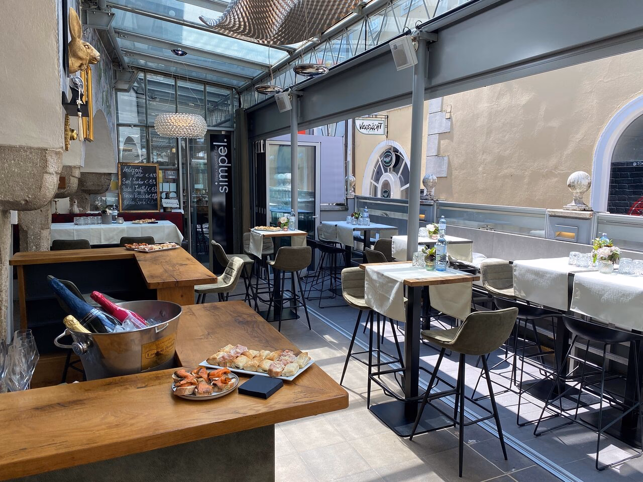 Was ist charakteristisch für die Römerbad-Clubs?