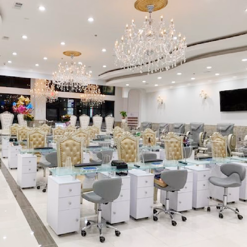 What is Royal Nails & Spa?