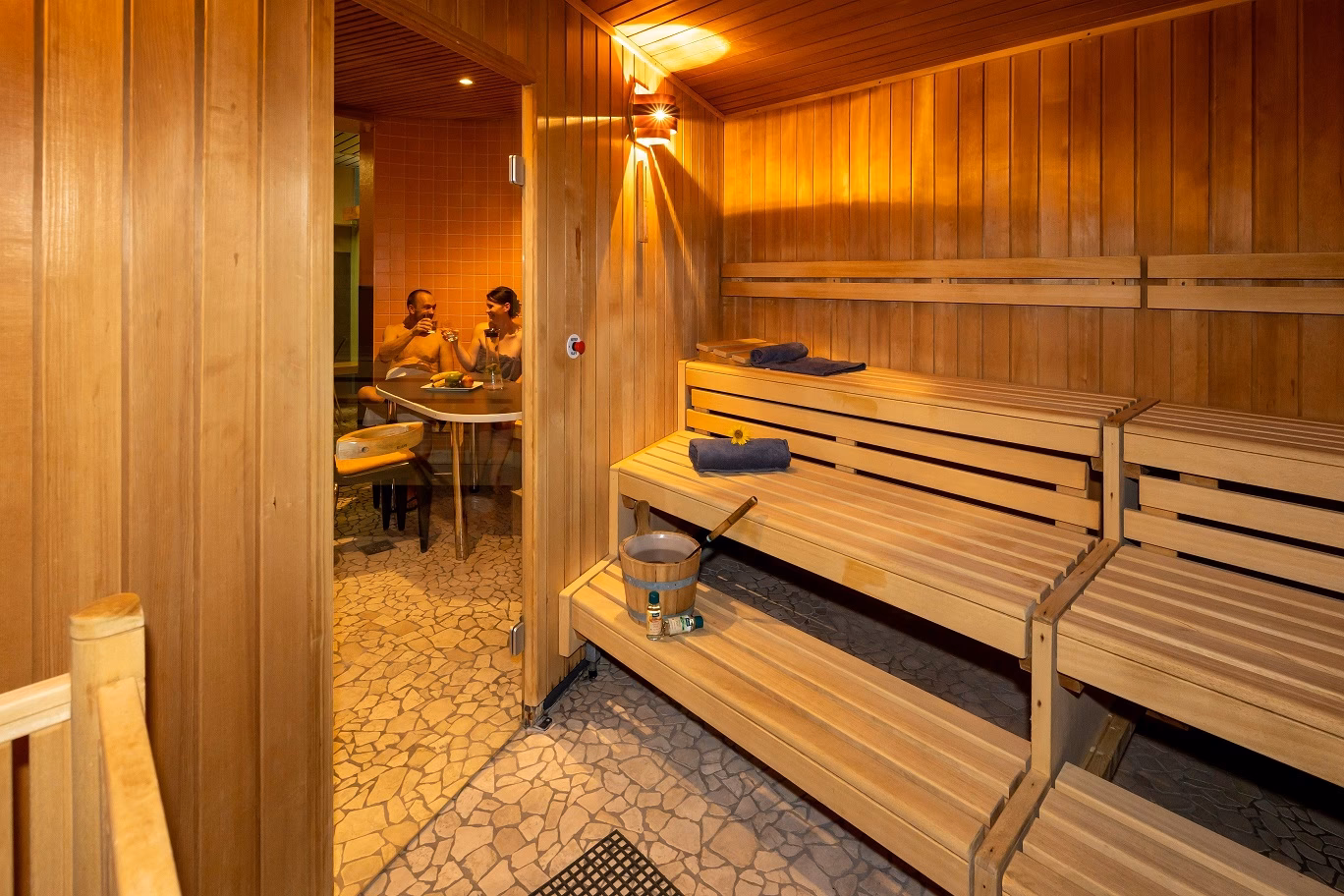 Was ist der Unterschied zwischen einer Sauna und einem Dampfbad?