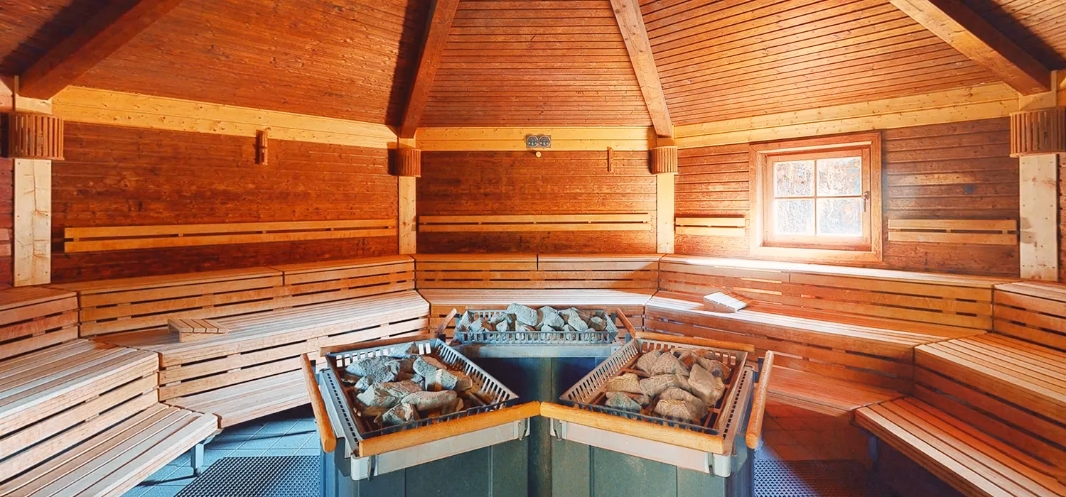 Wie groß ist der Innenbereich der Laguna-Sauna-Landschaft?