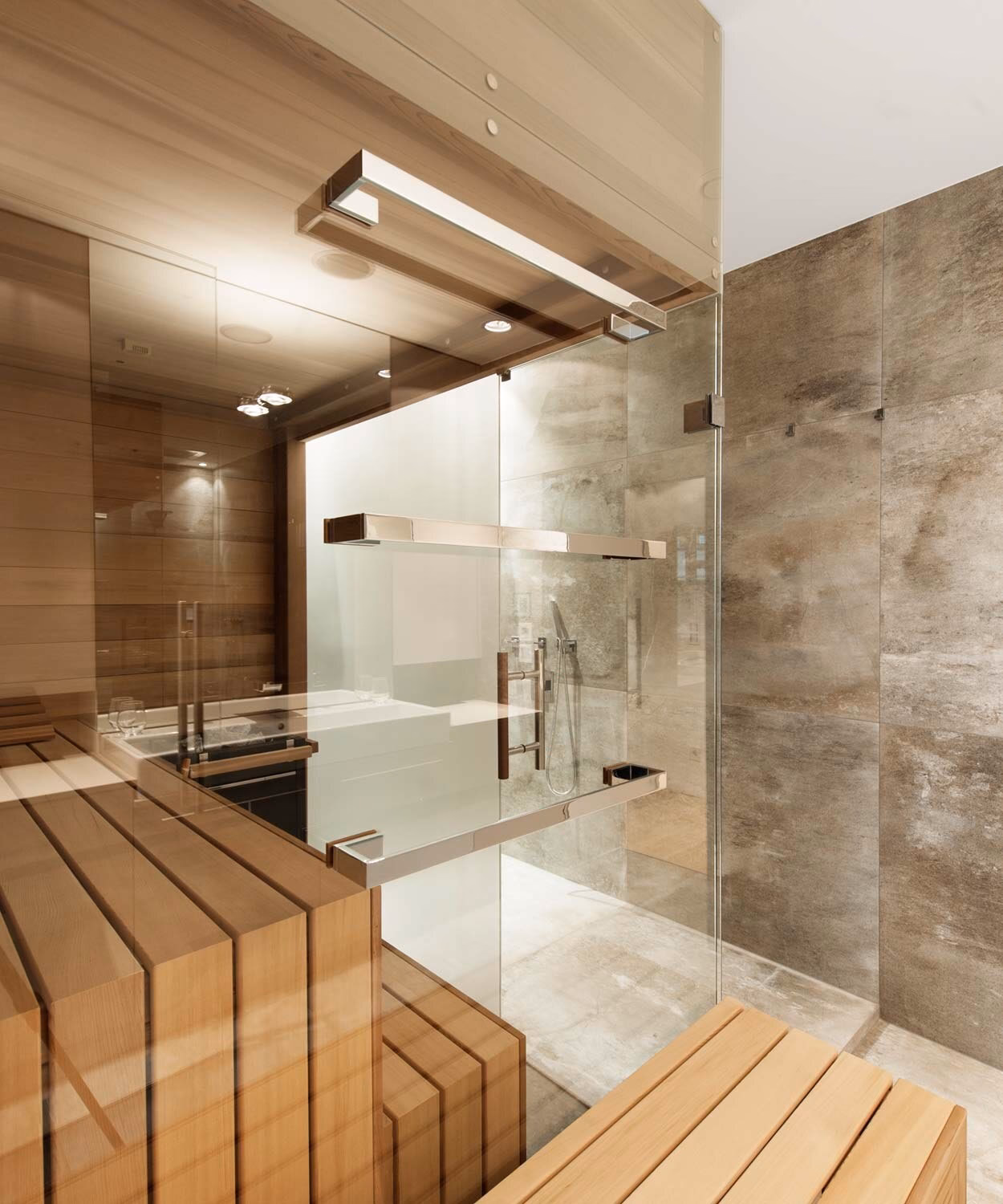 Was ist der Unterschied zwischen Holz und Glas in der Sauna?