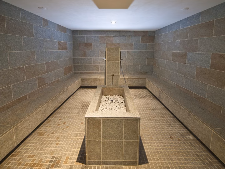 Wie viele Schwimmbecken gibt es in der Cascade?