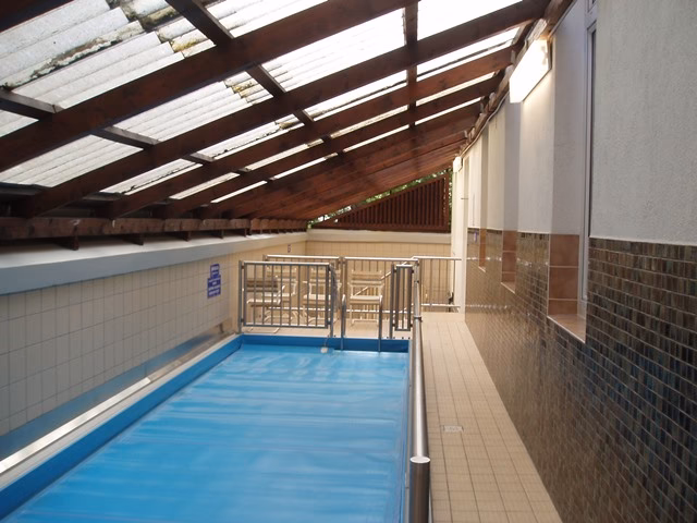 Was ist der Unterschied zwischen einem Brausebad und einer Sauna?