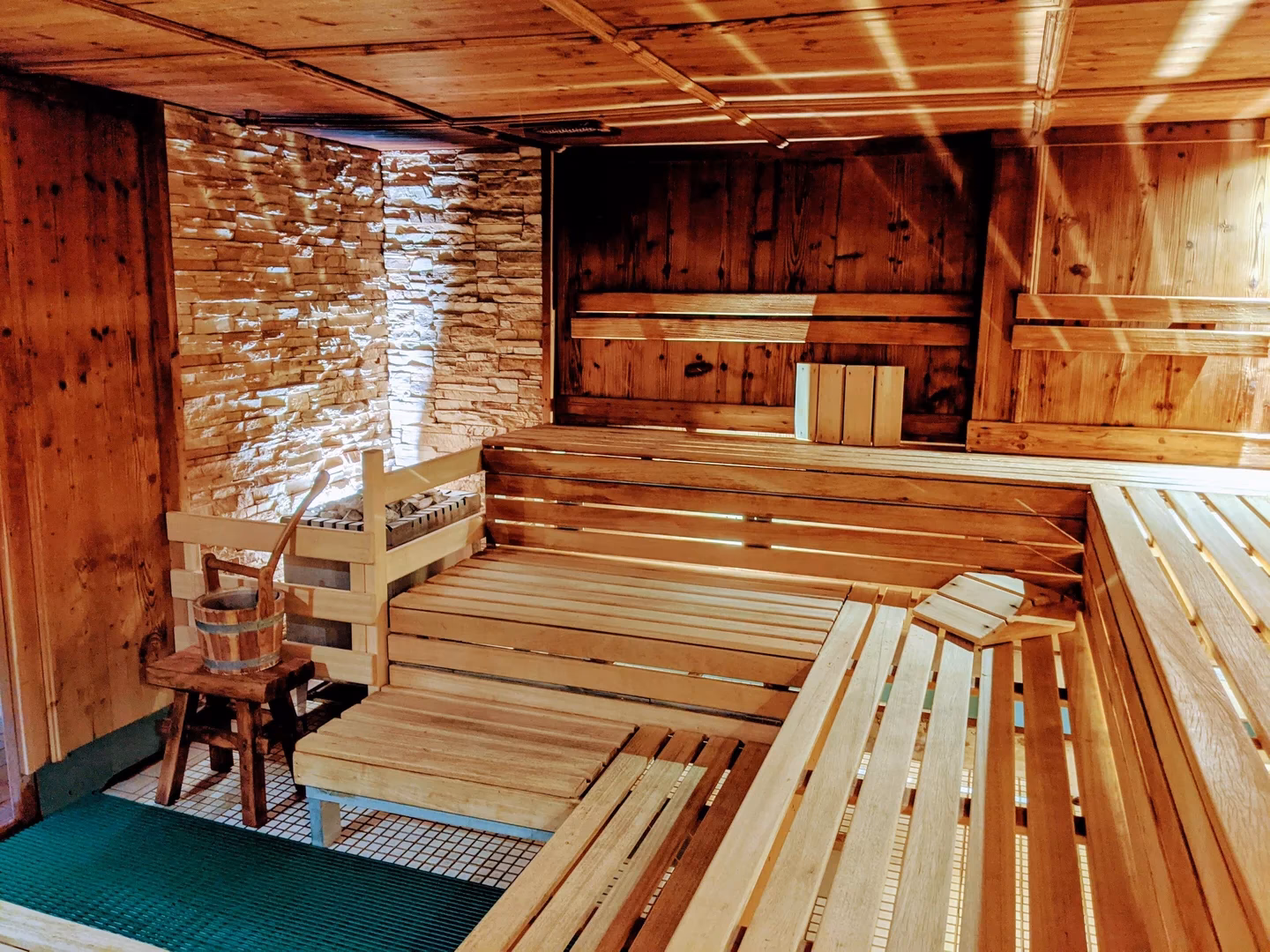 Wer ist der Ansprechpartner für die Planung und Gestaltung einer Sauna?