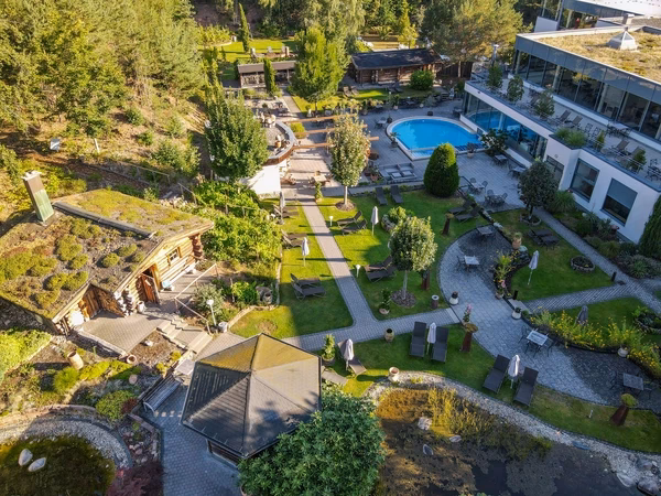 Wie viele Bäder gibt es in der Sauna?