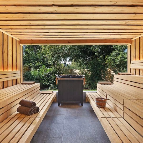 Was kann man in der Therme und im Saunahof machen?