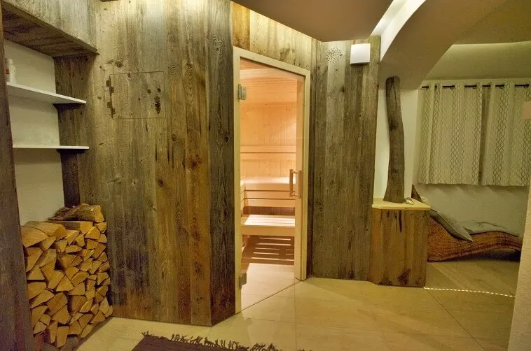 Welche Schwimmbecken gibt es in der Therme?