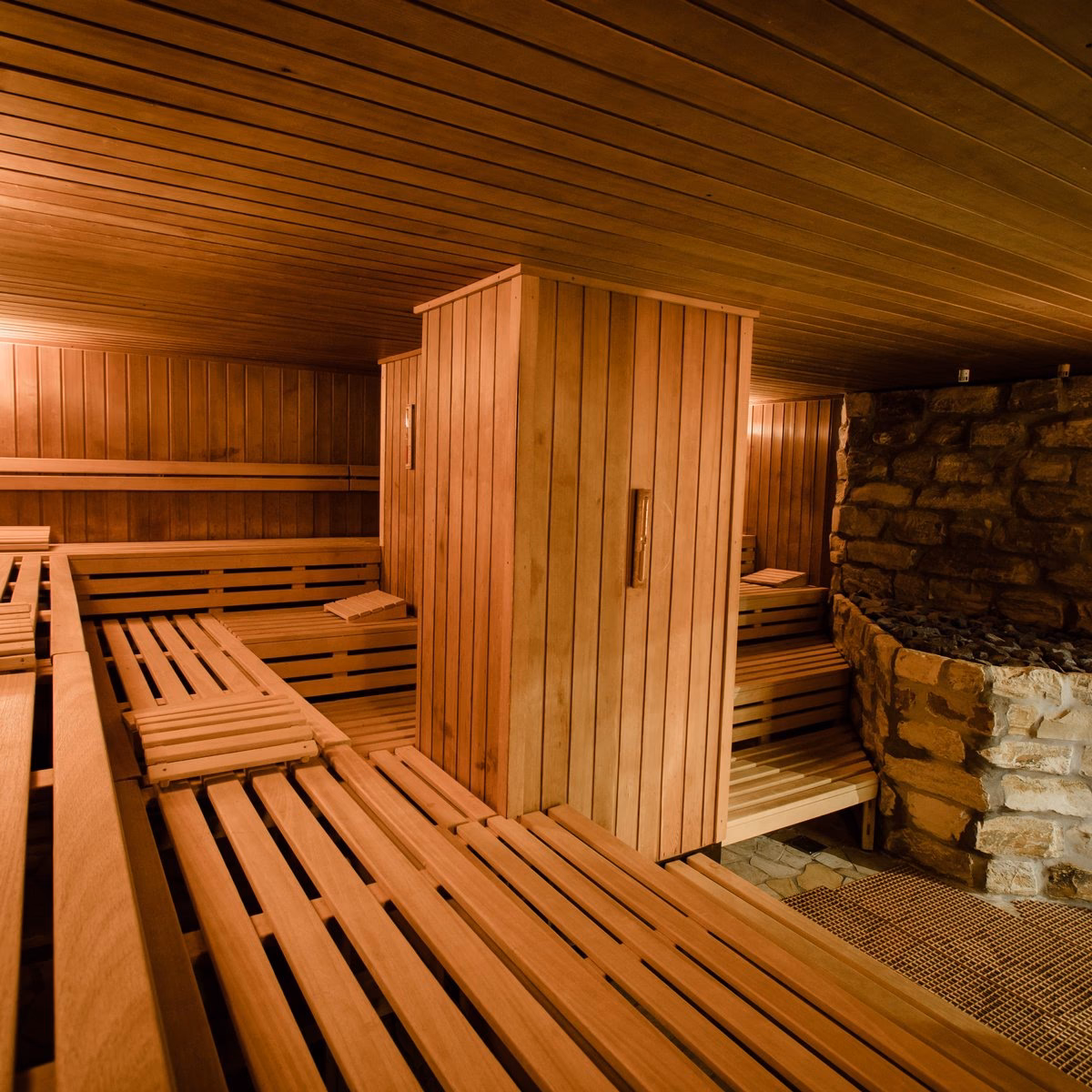 Was bietet das Sauna-Restaurant?