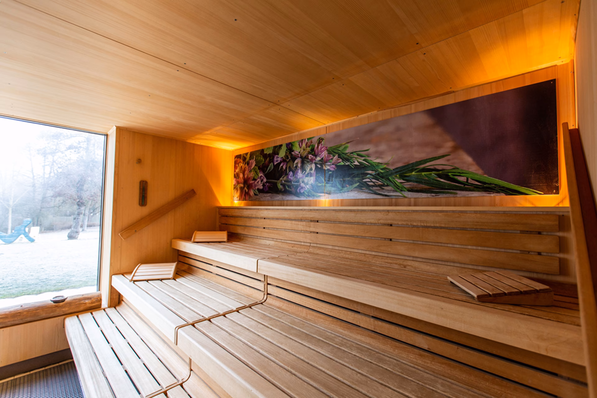 Was bietet die Westbad-Sauna in Regensburg?