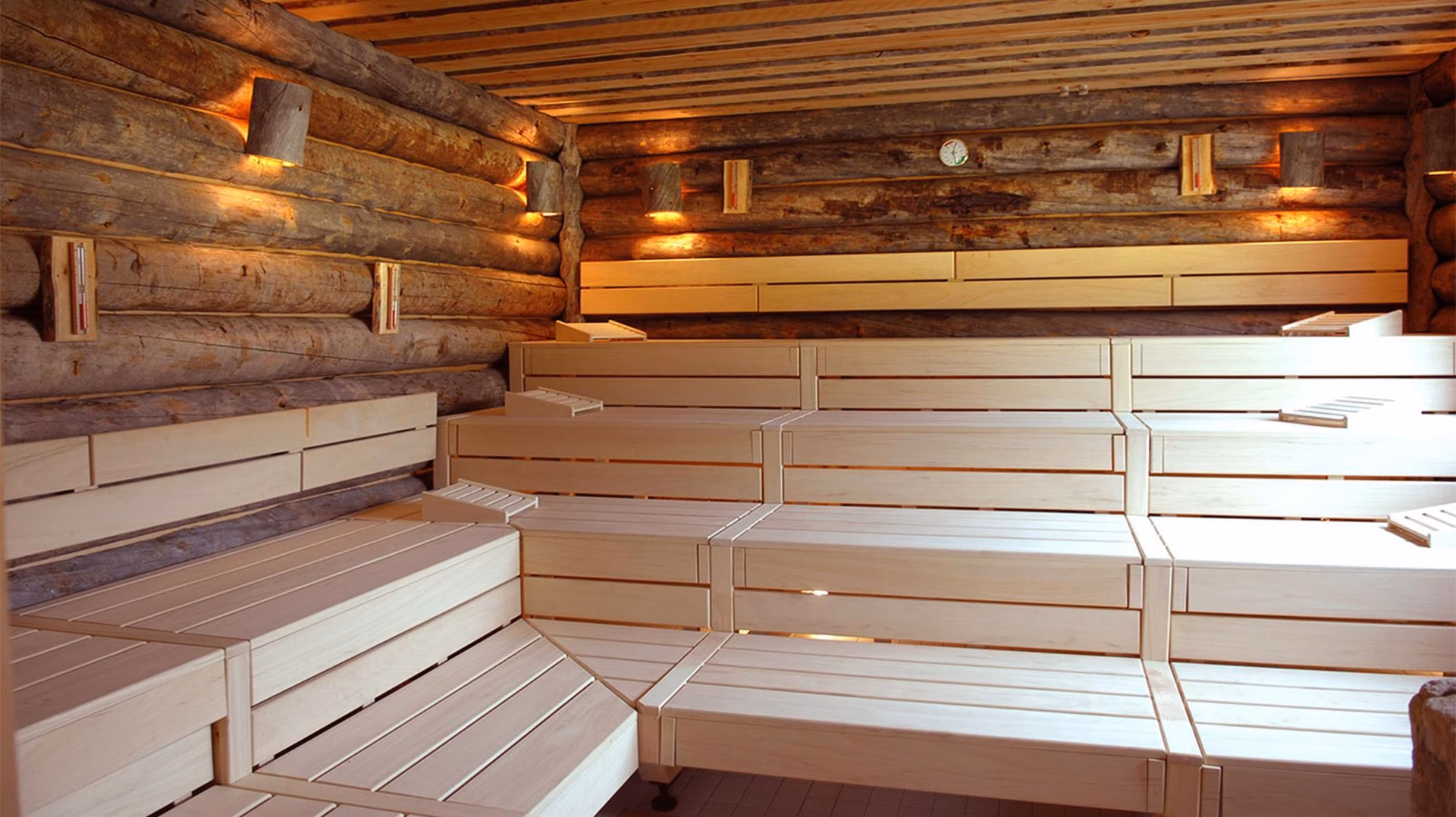 Was bietet das Sportzentrum an der Universität Regensburg?