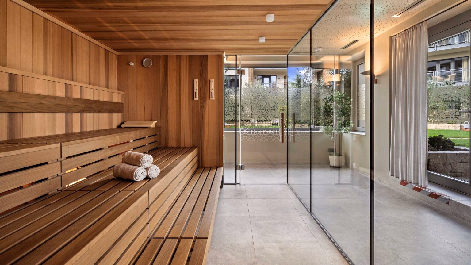 Was macht die Spa Villa zu einem beliebten Reiseziel?