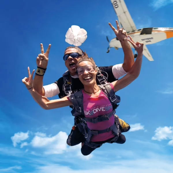 Où se trouve le centre professionnel de parachutisme Skydive Spa ?
