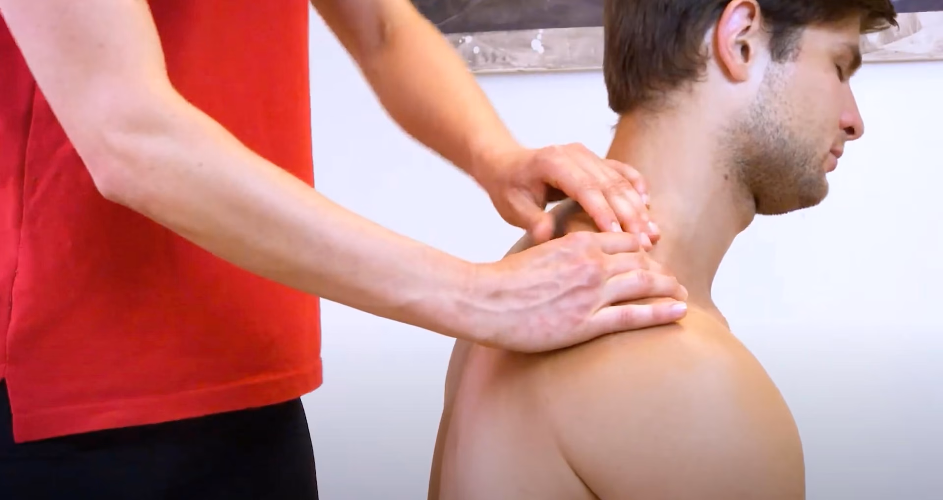 Was tun bei Schmerzen im Nacken und ihren Schultern?