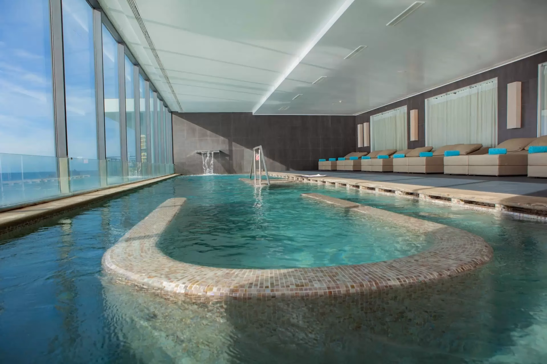 Does Sea spa Loews Miami Beach Hotel offer dynamic pricing?