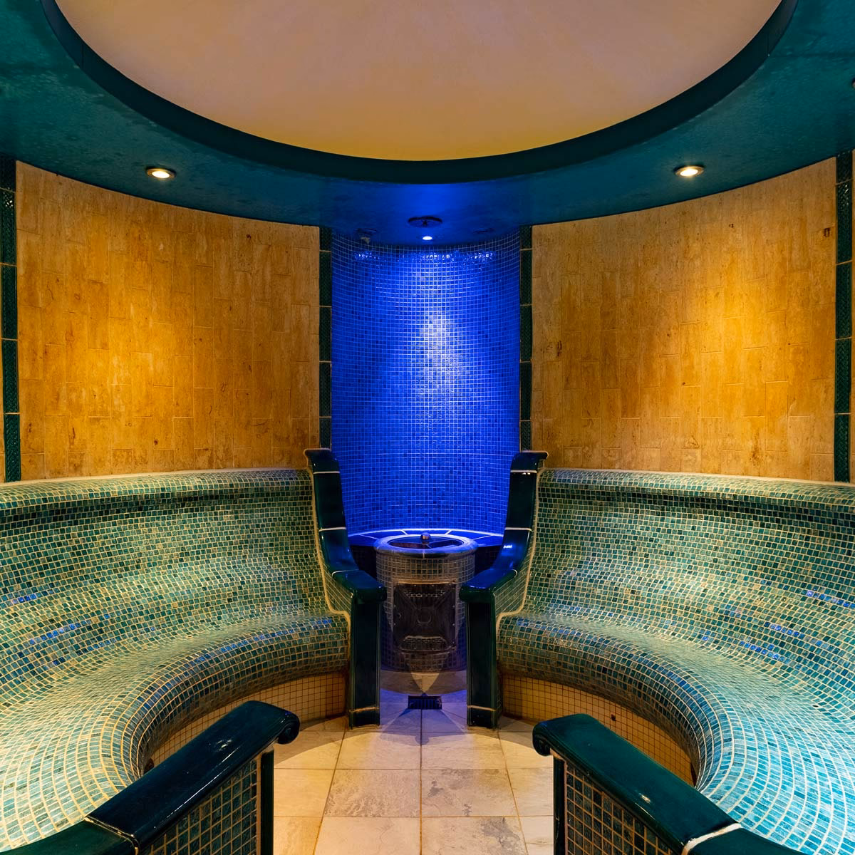 Was gibt es in der Bade- und Saunawelt im Seepark Sellin?