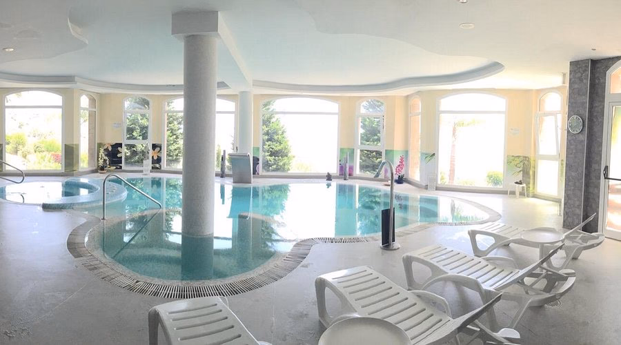 ¿Qué servicios ofrece sensira Resort & Spa?