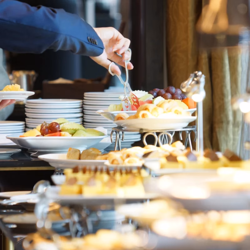 Was bietet das 4-Sterne-Superior-Hotel der Therme Laa?