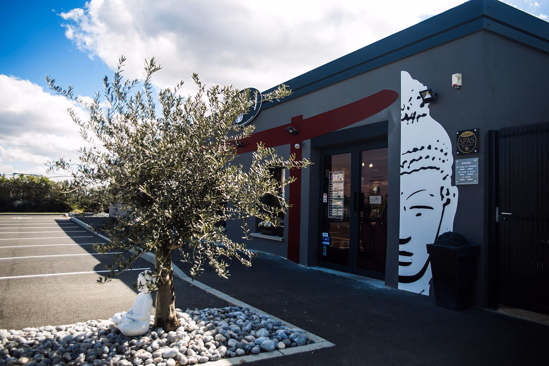 Quels soins sont proposés par le Spa la vie est belle à Compiègne ?