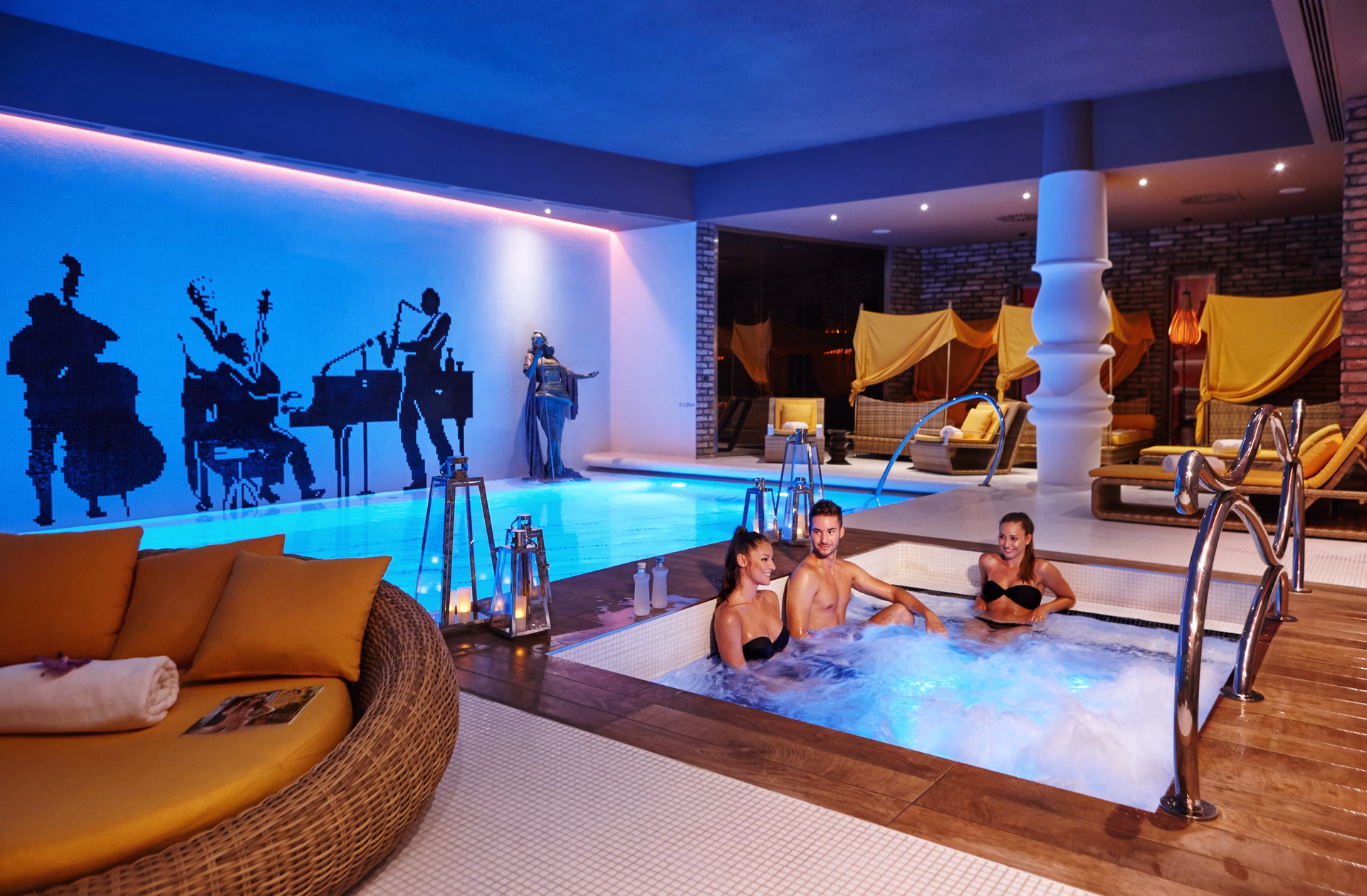 Does the Ritz Carlton Budapest have a spa?