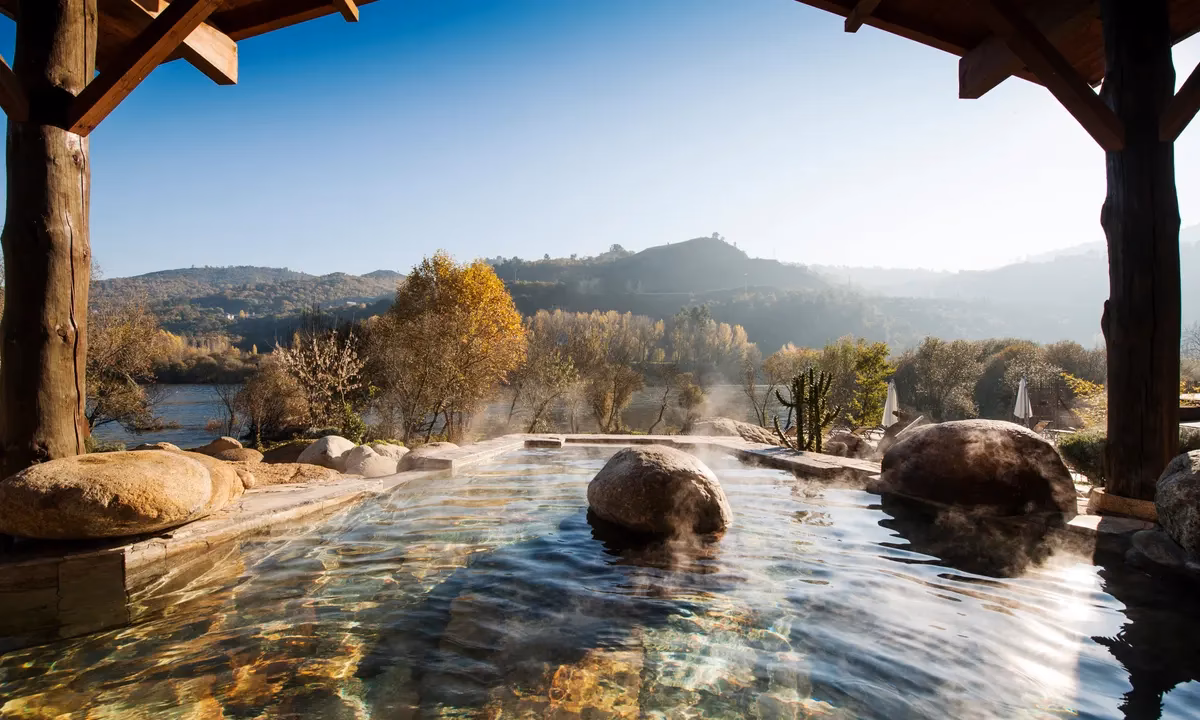 ¿Qué ofrece el hotel balneario en Ourense?
