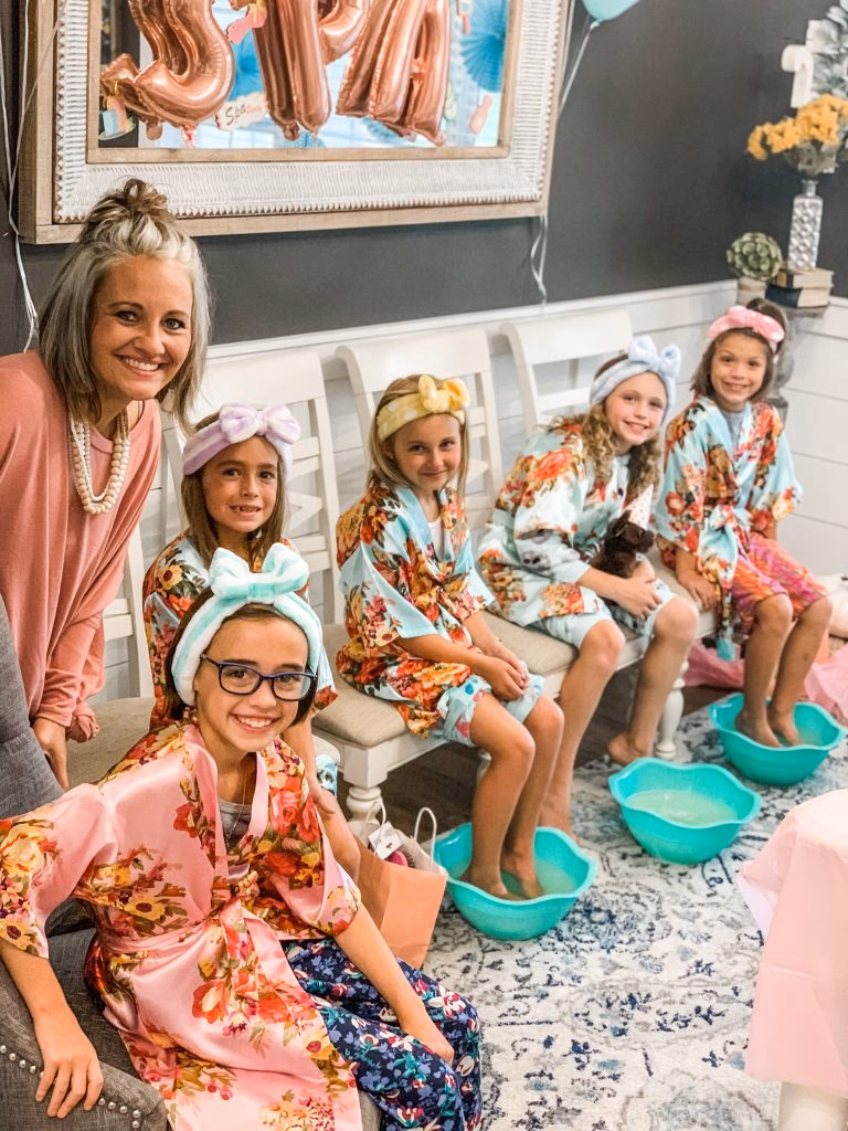 What are some fun spa party ideas for kids?