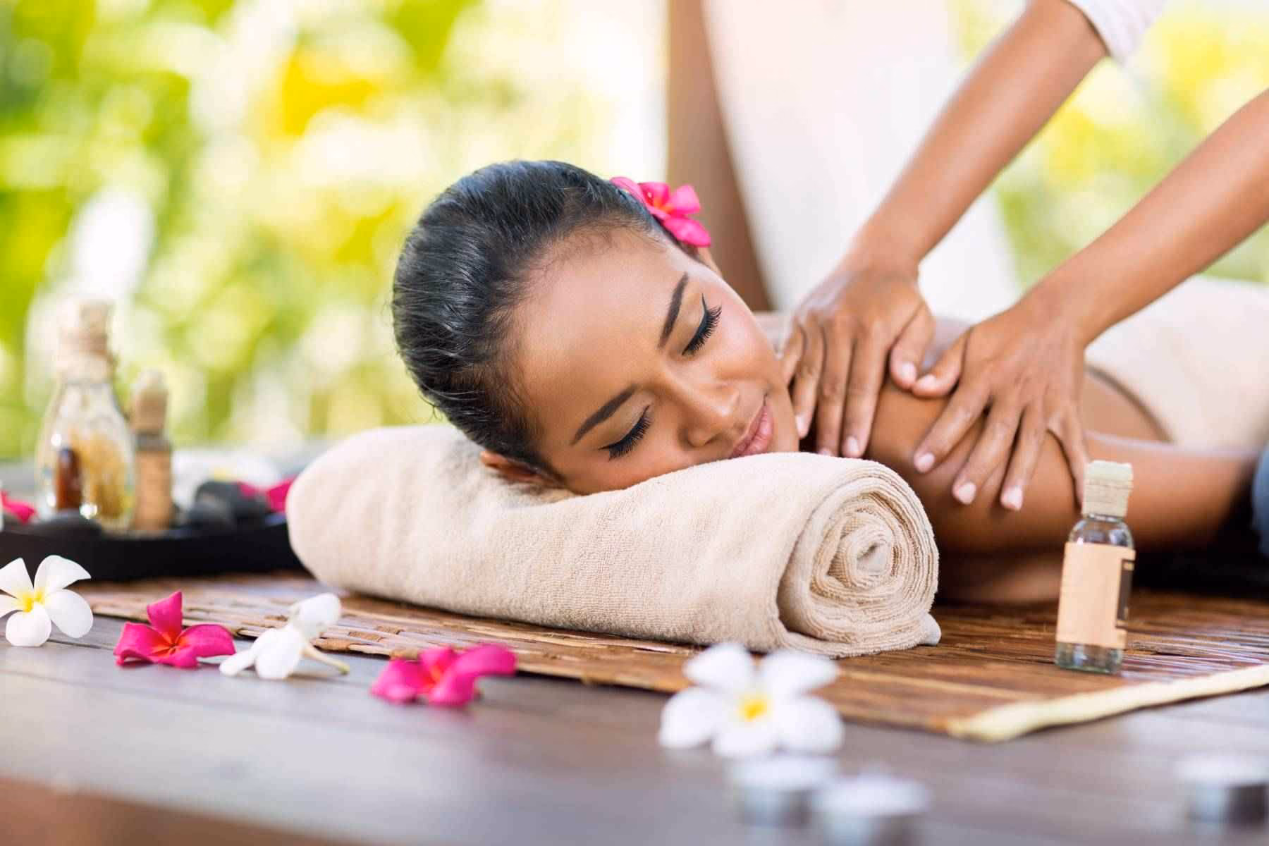 How many free images of spas spas are there?