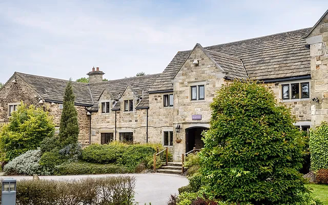 What facilities does Tankersley Manor have?