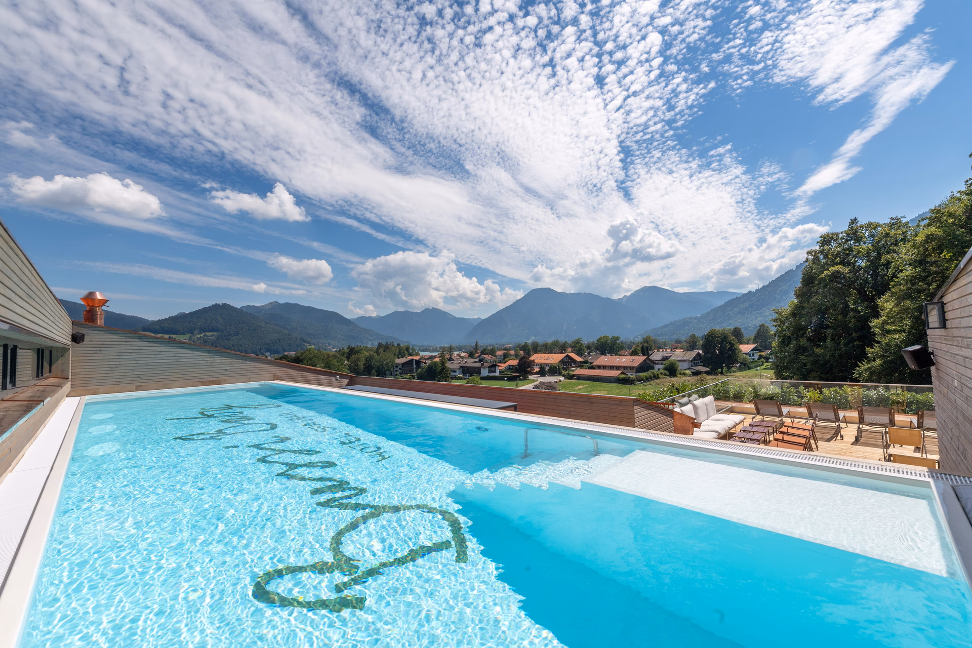 Was bietet das Hotel Quellenhof am Tegernsee?