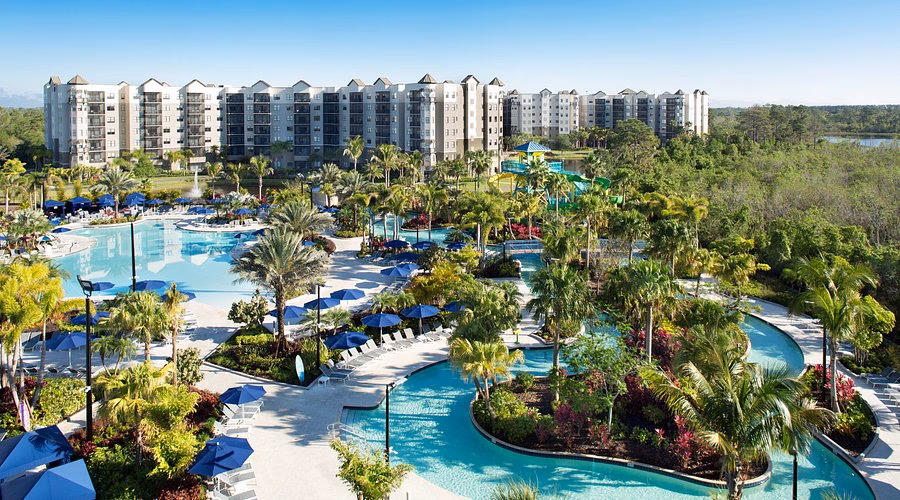 How many people can stay at the Grove Resort & Water Park Orlando?