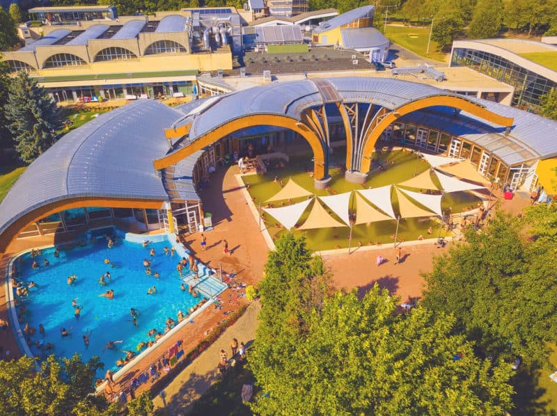 Wie weit ist es vom Thermalbad in Ungarn entfernt?