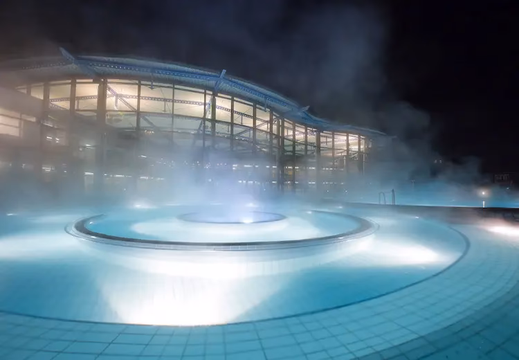 Wie warm ist es in der Waldsee-Therme?