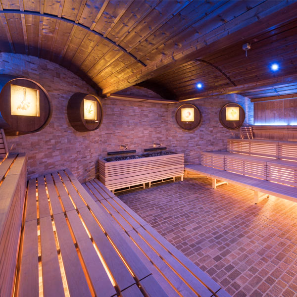 Was kann man bei Vollmond in der Therme Laa machen?