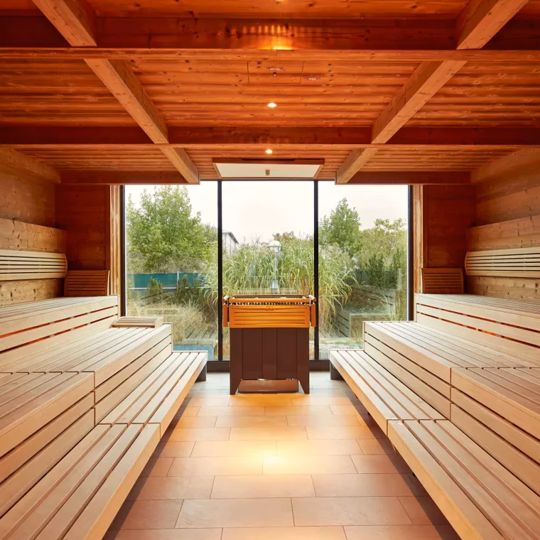 Wie groß ist die Therme Laa?