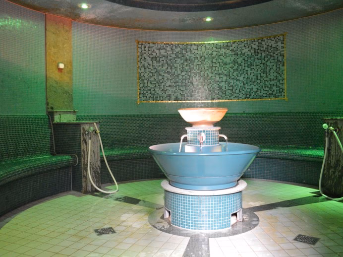 Was bietet das Freibad der Therme im Sommer?