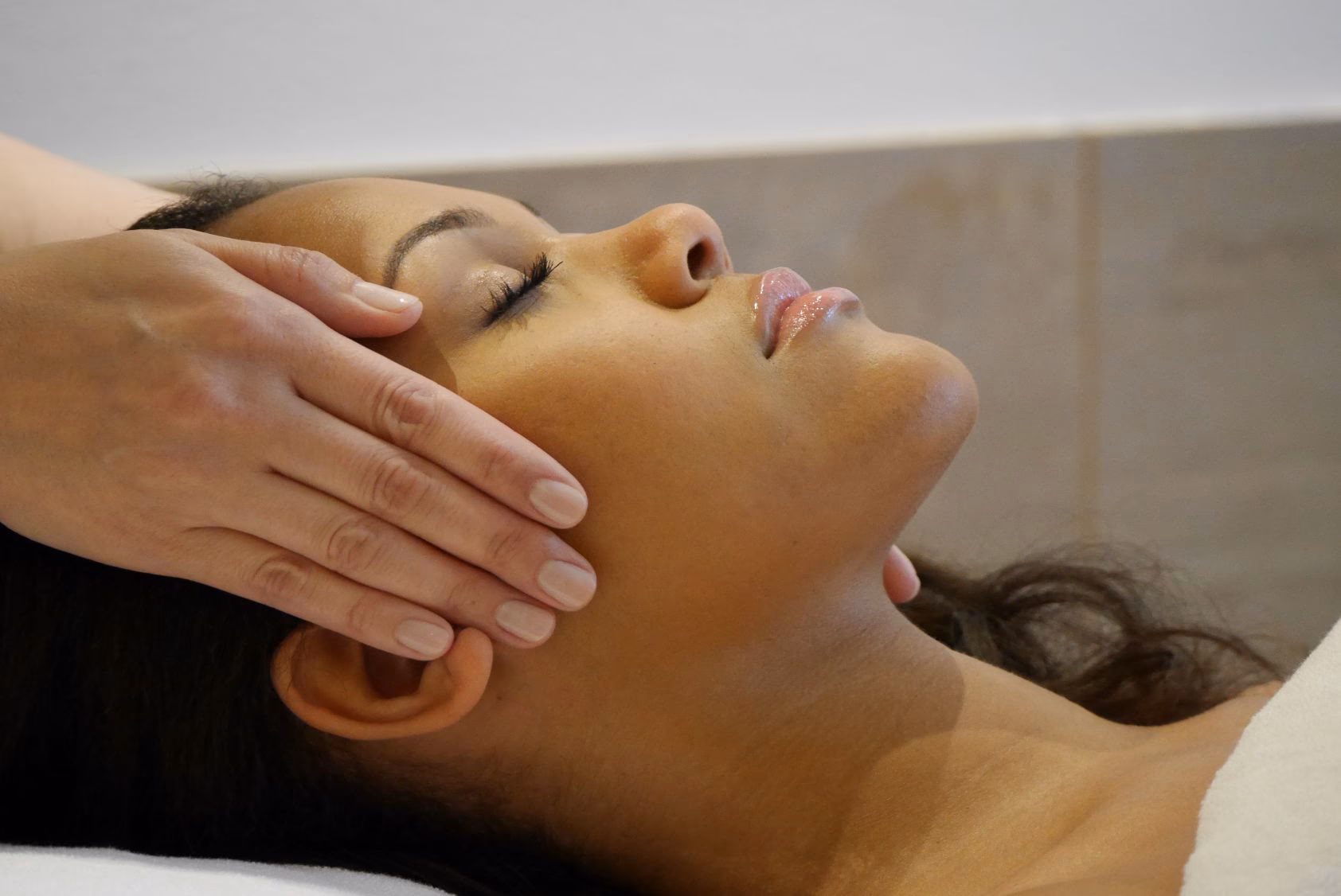 What services does Ubud traditional spa offer?