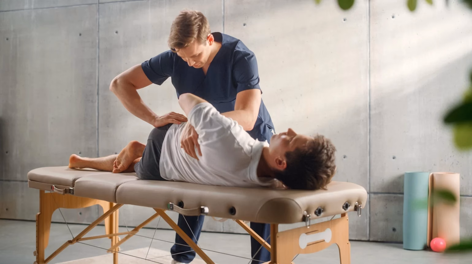 Warum verhärtet sich die Muskulatur im Rücken?