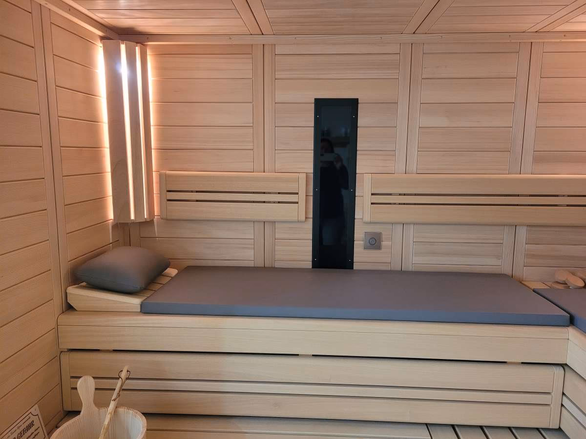 Was ist das einzige Material im Inneren einer Sauna?
